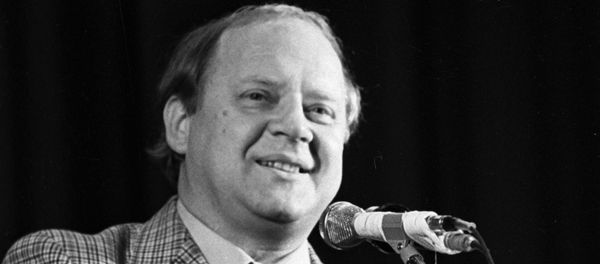 Юрий Иосифович Визбор во время выступления (1980) - Sputnik Азербайджан