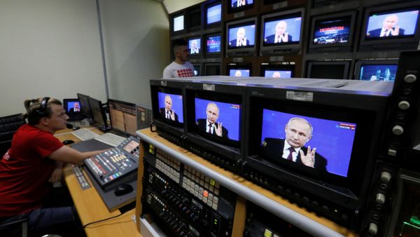 Прямая линия с президентом РФ Владимиром Путиным - Sputnik Азербайджан