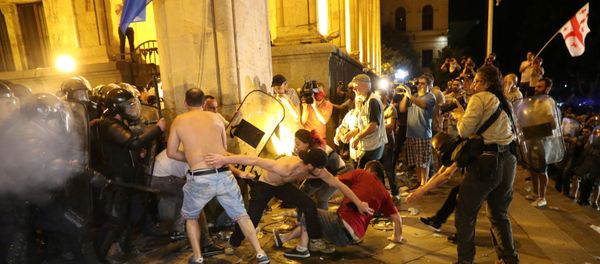 Tbilisidə etiraz aksiyası, 20 iyun 2018 Tbilisidə etiraz aksiyası, 20 iyun 2018 - Sputnik Азербайджан