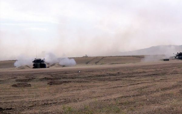 В воинском объединении в прифронтовой зоне проведены учебные тренировки - Sputnik Азербайджан