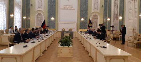 Генеральные прокуроры Азерьбайджана и России Закир Гаралов и Юрий Чайка обсудили вопросы сотрудничества в сфере борьбы с терроризмом - Sputnik Азербайджан