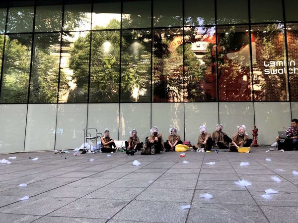 Митинги не помеха: азербайджанцы показали в бурлящем Тбилиси уличный перформанс - Sputnik Азербайджан