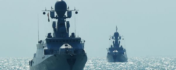 Малые ракетные корабли на учениях корабельных ударных групп Каспийской флотилии ВМФ РФ - Sputnik Азербайджан