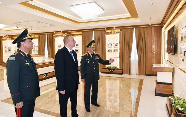 Президент Ильхам Алиев ознакомился с условиями, созданными после реконструкции в Военном лицее имени Джамшида Нахчыванского - Sputnik Азербайджан