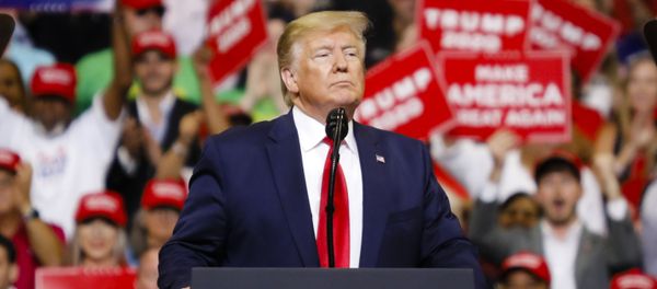 Президент США Дональд Трамп на встрече с избирателями в Орландо (штат Флорида) Президент США Дональд Трамп на встрече с избирателями в Орландо (штат Флорида) - Sputnik Азербайджан