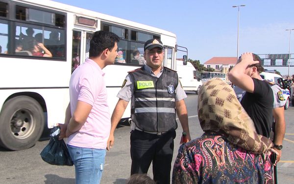 Полиция Баку провела профилактические и просветительские мероприятия в целях обеспечения безопасности участников движения на дорогах - Sputnik Азербайджан