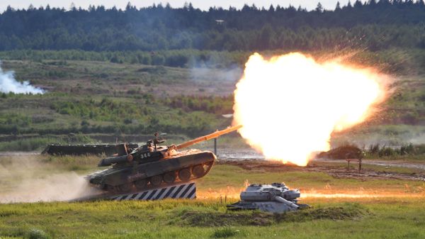 Танк Т-90А на  V Международном военно-техническом форуме Армия-2019 - Sputnik Азербайджан