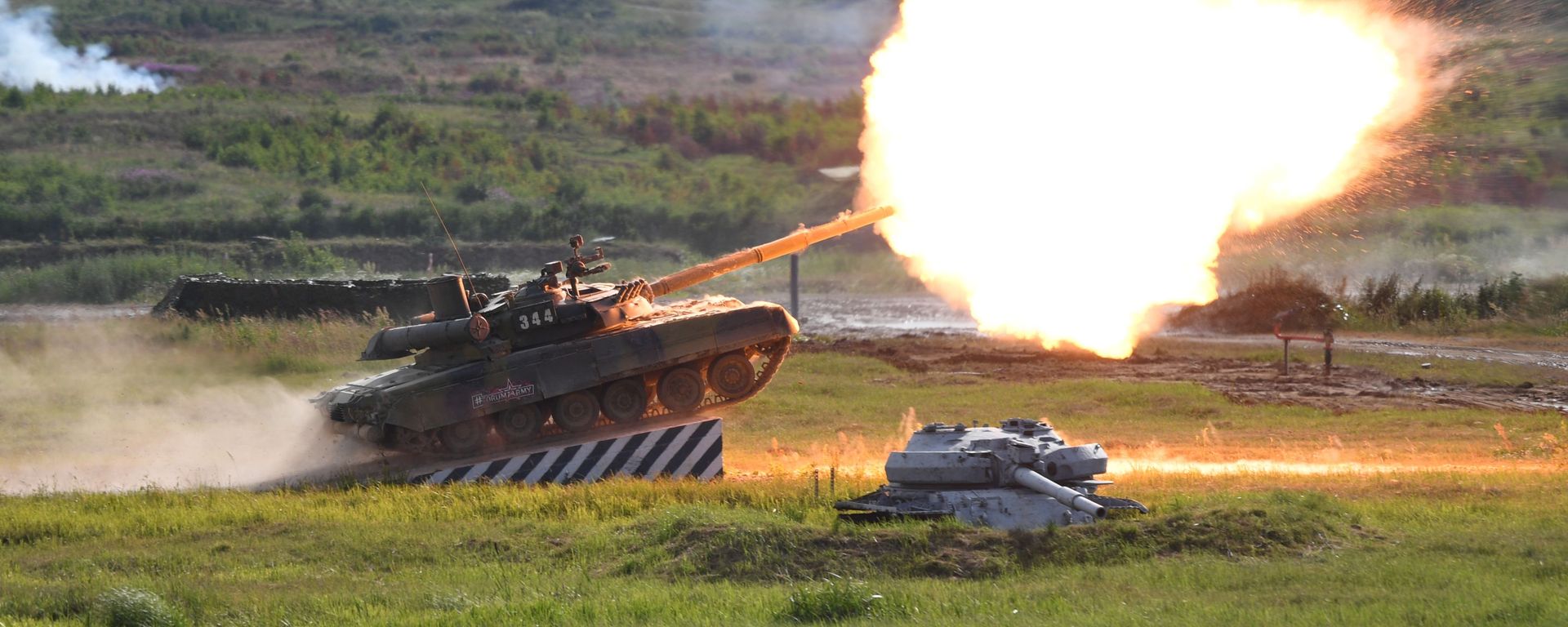 Танк Т-90А на  V Международном военно-техническом форуме Армия-2019 - Sputnik Азербайджан, 1920, 04.10.2023