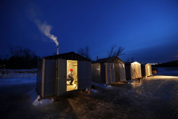 Зимняя рыбалка в штате Мэн на реке Катанас - Sputnik Азербайджан