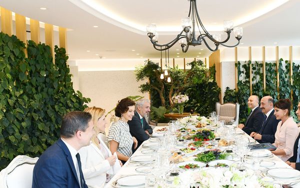 Первый вице-президент Мехрибан Алиева встретилась с генеральным директором ЮНЕСКО Одре Азуле - Sputnik Азербайджан