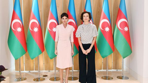 Birinci vitse-prezident Mehriban Əliyeva UNESCO-nun Baş direktoru xanım Odre Azule ilə görüşüb - Sputnik Азербайджан