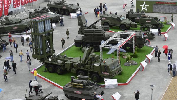 Военная техника в военно-патриотическом парке культуры и отдыха Вооруженных сил РФ Патриот во время закрытия Международного военно-технического форума Армия-2019 - Sputnik Азербайджан