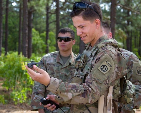 ВС США вооружились карманными дронами – фото - Sputnik Азербайджан