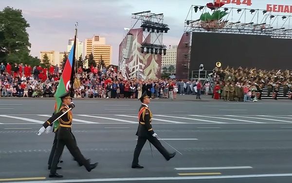Азербайджанские военнослужащие приняли участие в военном параде в Минске - Sputnik Азербайджан
