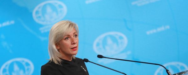 Официальный представитель Министерства иностранных дел России Мария Захарова во время брифинга в Москве - Sputnik Азербайджан