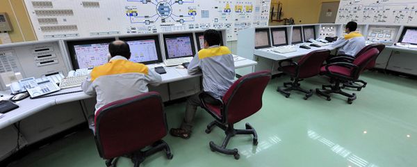 Иранские специалисты работают на АЭС Бушер - Sputnik Азербайджан