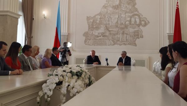 Посол Беларуси в Азербайджане Геннадий Архамович и учредитель ООО Торговый дом Азербайджана Васиф Исмаилов - Sputnik Азербайджан