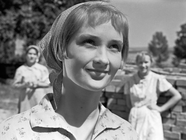 Большая актриса, начавшая с маленьких ролей: к юбилею Зинаиды Кириенко Большая актриса, начавшая с маленьких ролей: к юбилею Зинаиды Кириенко - Sputnik Азербайджан