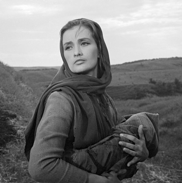 Большая актриса, начавшая с маленьких ролей: к юбилею Зинаиды Кириенко Большая актриса, начавшая с маленьких ролей: к юбилею Зинаиды Кириенко - Sputnik Азербайджан