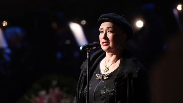 Актриса Зинаида Кириенко на церемонии прощания с актрисой Элиной Быстрицкой в Малом театре в Москве (2019) Актриса Зинаида Кириенко на церемонии прощания с актрисой Элиной Быстрицкой в Малом театре в Москве (2019) - Sputnik Азербайджан