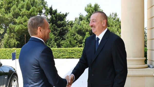 İlham Əliyevin və Avropa İttifaqı Şurasının Prezidenti Donald Tuskun təkbətək görüşü olub - Sputnik Азербайджан