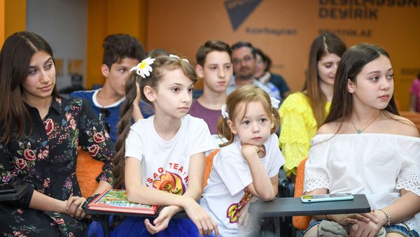 Мероприятие, посвященное детскому и юношескому творчеству в мультимедийном пресс-центре Sputnik Азербайджан - Sputnik Азербайджан