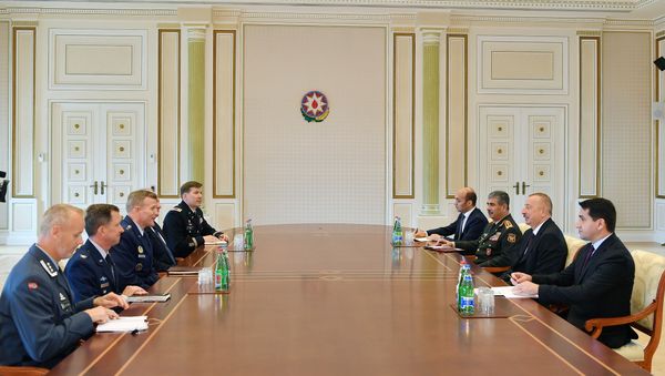 İlham Əliyev NATO Müttəfiq Qüvvələrinin Avropadakı Ali Komandanının başçılıq etdiyi nümayəndə heyətini qəbul edib - Sputnik Азербайджан