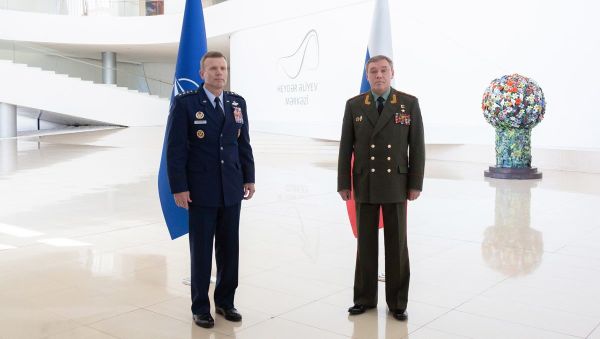 Валерий Герасимов встретился в Баку с Верховным главнокомандующим объединенными вооруженными силами НАТО генералом Тодом Уолтерсом - Sputnik Азербайджан