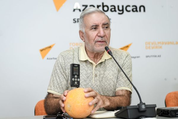 Председатель Союза свободных потребителей Эйюб Гусейнов - Sputnik Азербайджан