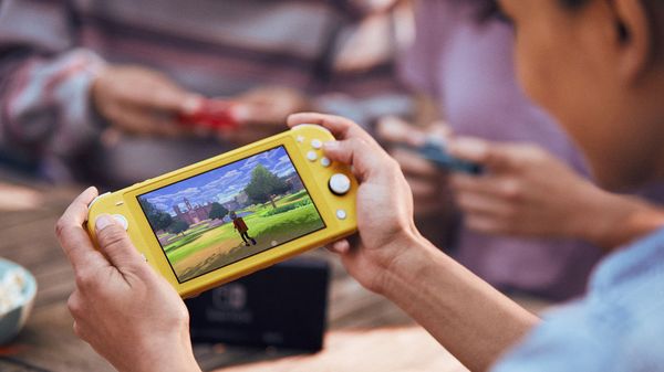 Nintendo Switch Lite, компактная и легкая консоль со встроенным управлением, пополнила семейство Nintendo Switch - Sputnik Азербайджан