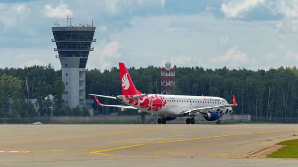 Buta Airways şirkətinə məxsus təyyarə - Sputnik Азербайджан