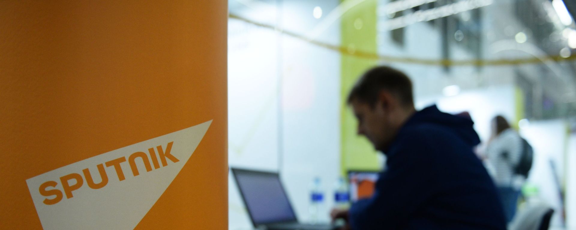 Логотип международного информационного агентства и радио Sputnik, фото из архива - Sputnik Азербайджан, 1920, 12.03.2021