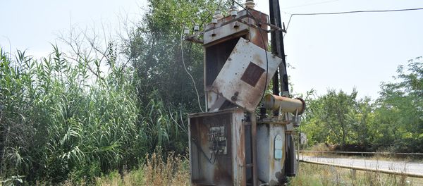 Bərdə rayonu Qaradəmirçi kəndində qəzalı vəziyyətdə olan elektrik transformatoru - Sputnik Азербайджан