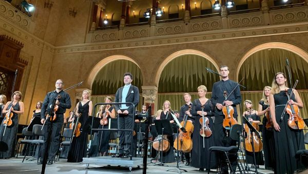 Национальный симфонический оркестр Венгрии Danubia Orchestra Óbuda под управлением заслуженного артиста Эйюба Гулиева - Sputnik Азербайджан