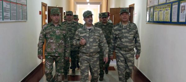Закир Гасанов проверяет боеспособность воинских частей армии Азербайджана - Sputnik Азербайджан