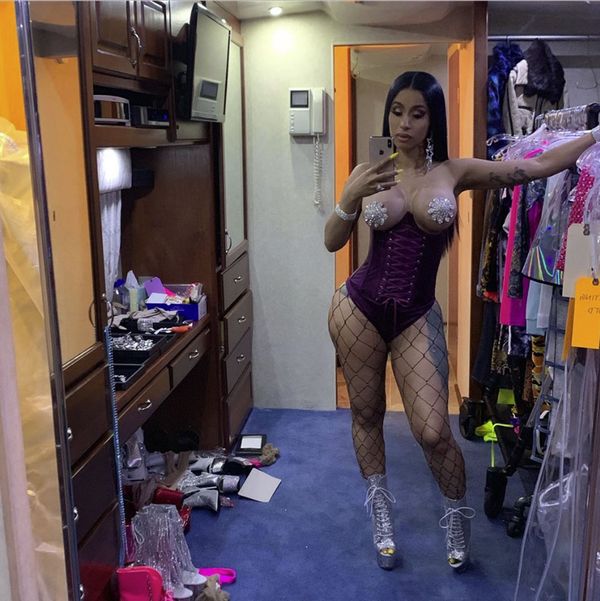 Дженнифер Лопес и Cardi B объявлены мошенницами - Sputnik Азербайджан