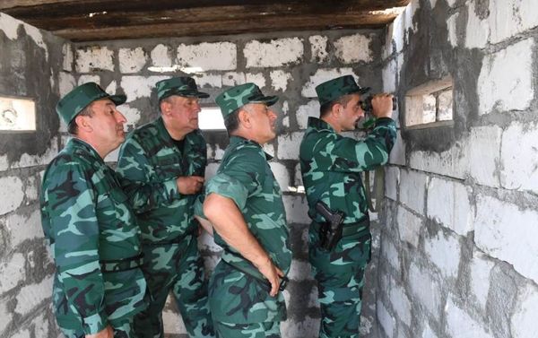 Начальник Государственной пограничной службы генерал-полковник Эльчин Гулиев побывал на месте происшествия - Sputnik Азербайджан