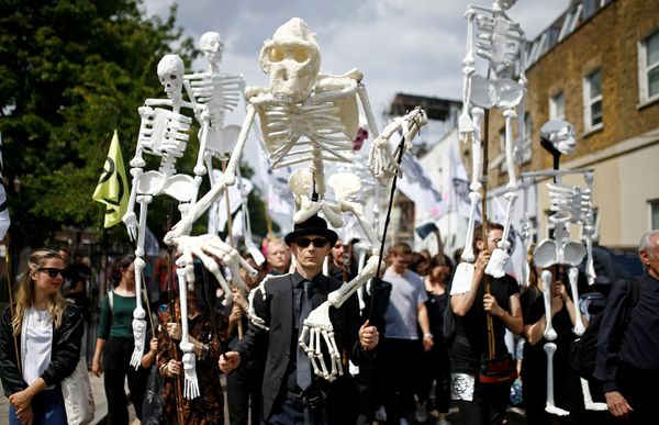 Марш активистов движения Extinction Rebellion в Лондоне - Sputnik Азербайджан