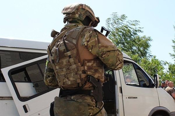 Как уйти из библиотеки-2: осенью 2018 года тюрьма в аэропорту Мариуполя еще существовала Как уйти из библиотеки-2: осенью 2018 года тюрьма в аэропорту Мариуполя еще существовала - Sputnik Азербайджан