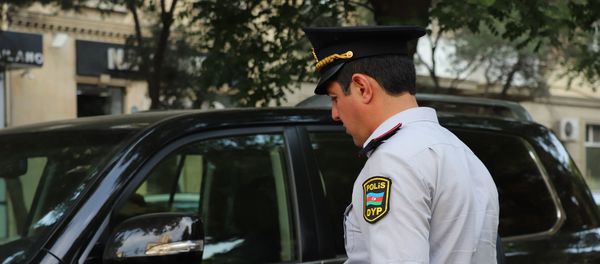 Bakı Şəhər Baş Polis İdarəsi tabeli orqanları, Nərimanov rayon Polis İdarəsinin əməkdaşları və jurnalistlərin iştirakı ilə Nərimanov rayonu ərazisində reyd - Sputnik Азербайджан