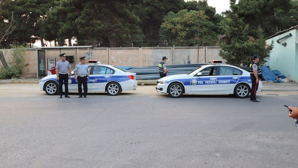 Bakı Şəhər Baş Polis İdarəsi tabeli orqanları, Nərimanov rayon Polis İdarəsinin əməkdaşları və jurnalistlərin iştirakı ilə Nərimanov rayonu ərazisində reyd - Sputnik Азербайджан