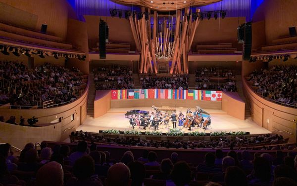 В концертном зале Walt Disney Concert Hall в Лос-Анджелесе состоялась мировая премьера произведений известного азербайджанского композитора Фирангиз Ализаде - Sputnik Азербайджан