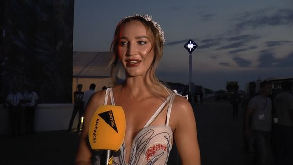 До свадьбы заживет - Бузова показала шрам, полученный на сцене Жары-2019 - Sputnik Азербайджан