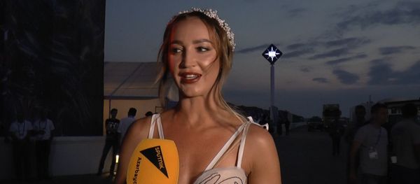 До свадьбы заживет - Бузова показала шрам, полученный на сцене Жары-2019 - Sputnik Азербайджан