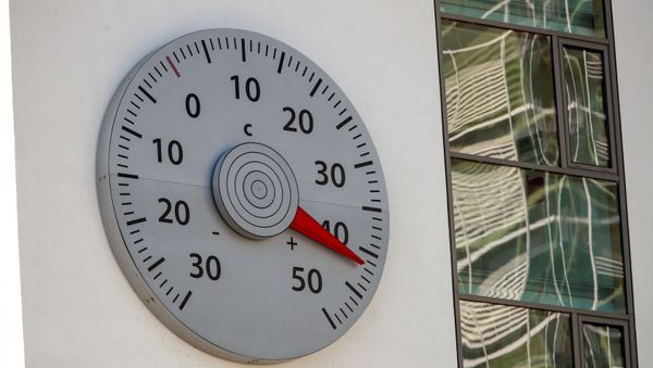 Термометр на стене штаб-квартиры Рамочной конвенции ООН об изменении климата в Берлине, фото из архива - Sputnik Азербайджан