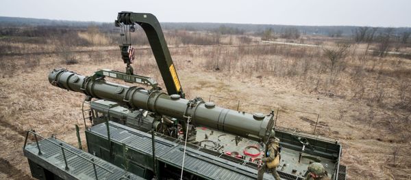 Транспортно-заряжающая машина комплекса Искандер-К , фото из архива - Sputnik Азербайджан