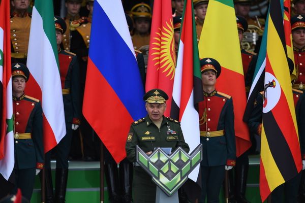 Министр обороны РФ Сергей Шойгу выступает на торжественном открытии V Армейских международных игр-2019  в парке Патриот - Sputnik Азербайджан