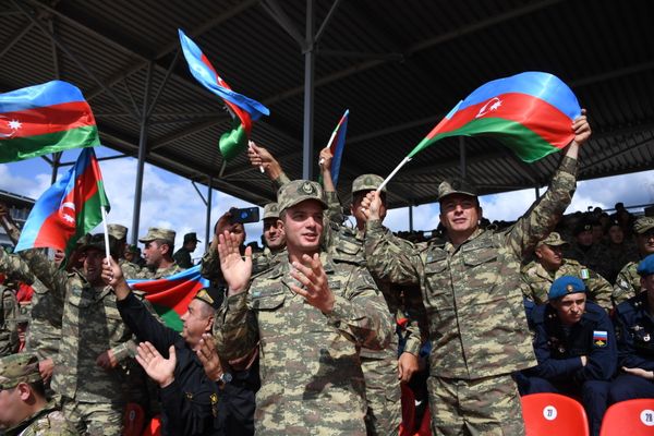 Военнослужащие команды армии Азербайджана во время соревнований Танкового биатлона на V Армейских международных играх-2019 в парке Патриот. - Sputnik Азербайджан