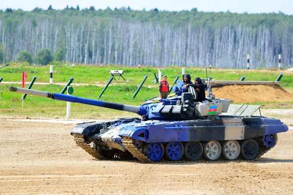 Азербайджанский экипаж и Т-72 на старте - Sputnik Азербайджан