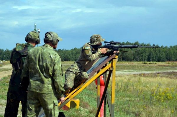 Выполняются эпизоды конкурса Снайперский рубеж - Sputnik Азербайджан